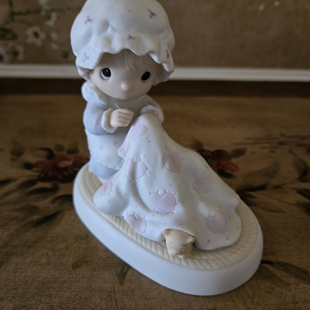 Vintage 1984 Precious Moments ~ Love Covers All ~ Retired In 1991